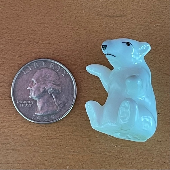 Ceramic Polar Bear Figurine - Picture 5 of 5